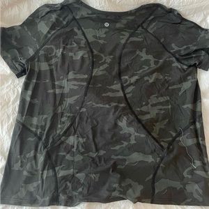 camo lulu top